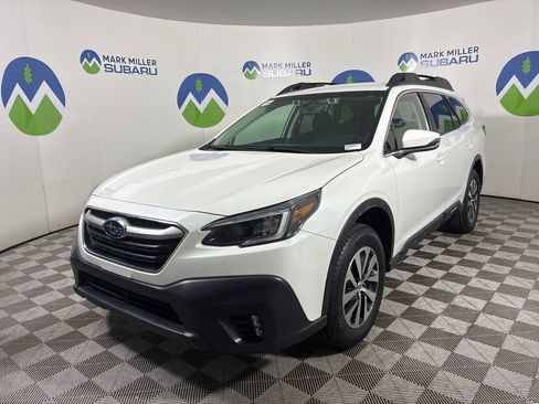 Used 2020 Subaru Outback Premium AWD/4WD image 3