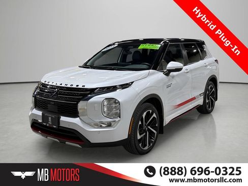 Used 2023 Mitsubishi Outlander SE AWD/4WD image 1