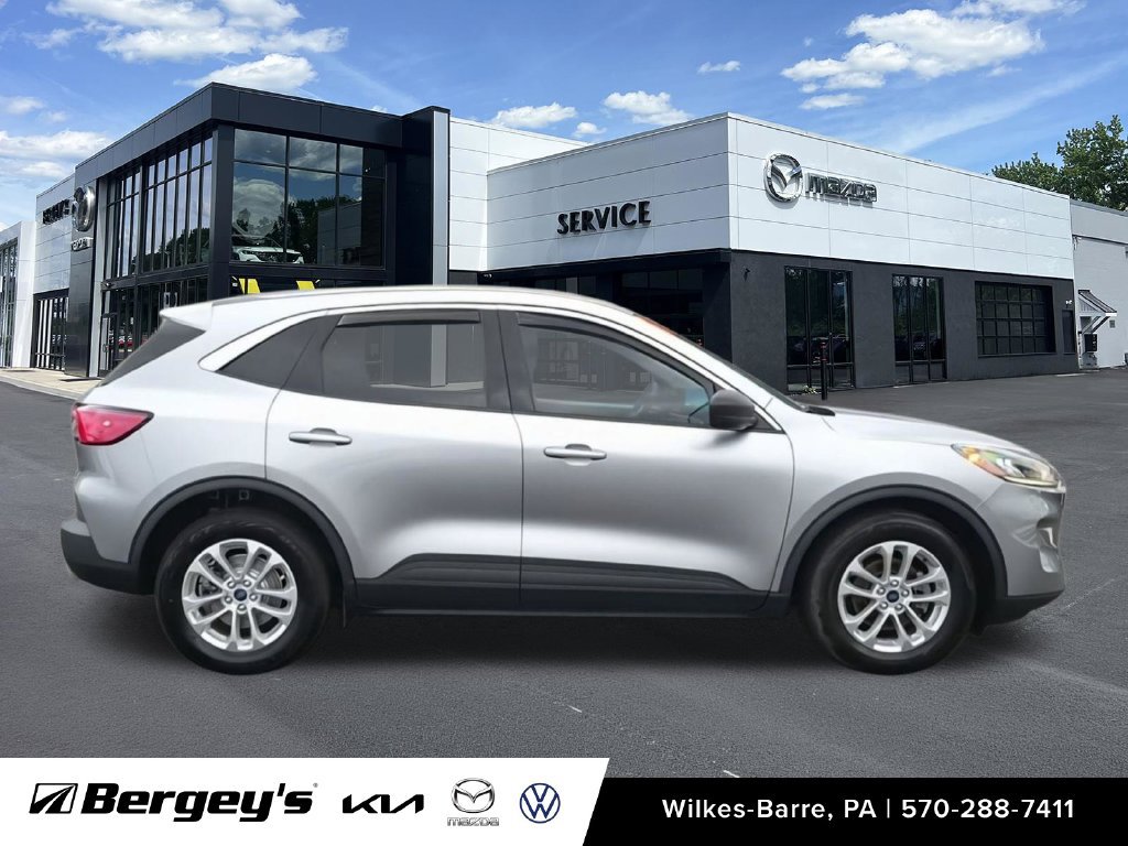 Used 2022 Ford Escape SE w/ Convenience Package FWD image 11