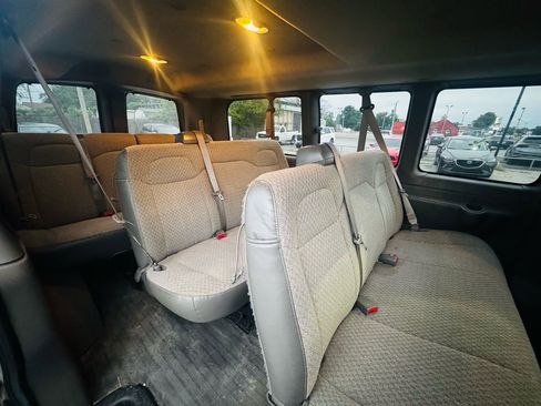 Used 2018 Chevrolet Express 2500 LS w/ Driver Convenience Package RWD image 17