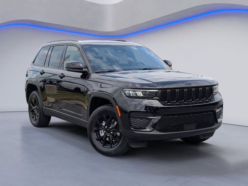 New 2025 Jeep Grand Cherokee Altitude AWD/4WD image 2