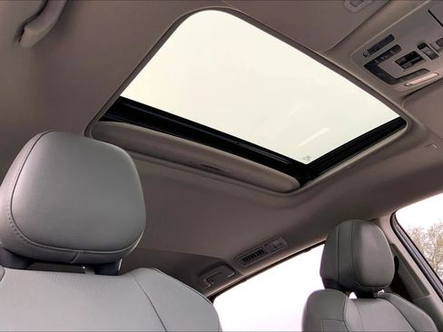 Used 2022 Toyota Sienna XLE image 19