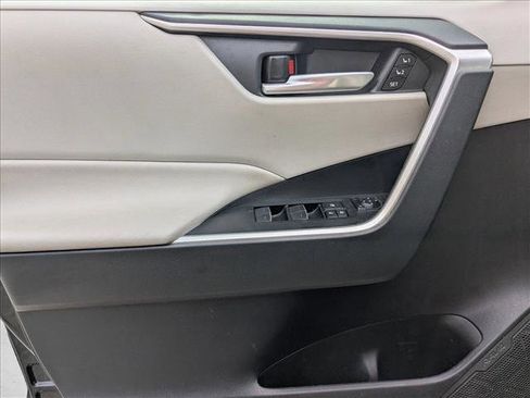 Used 2023 Toyota RAV4 XLE Premium image 10