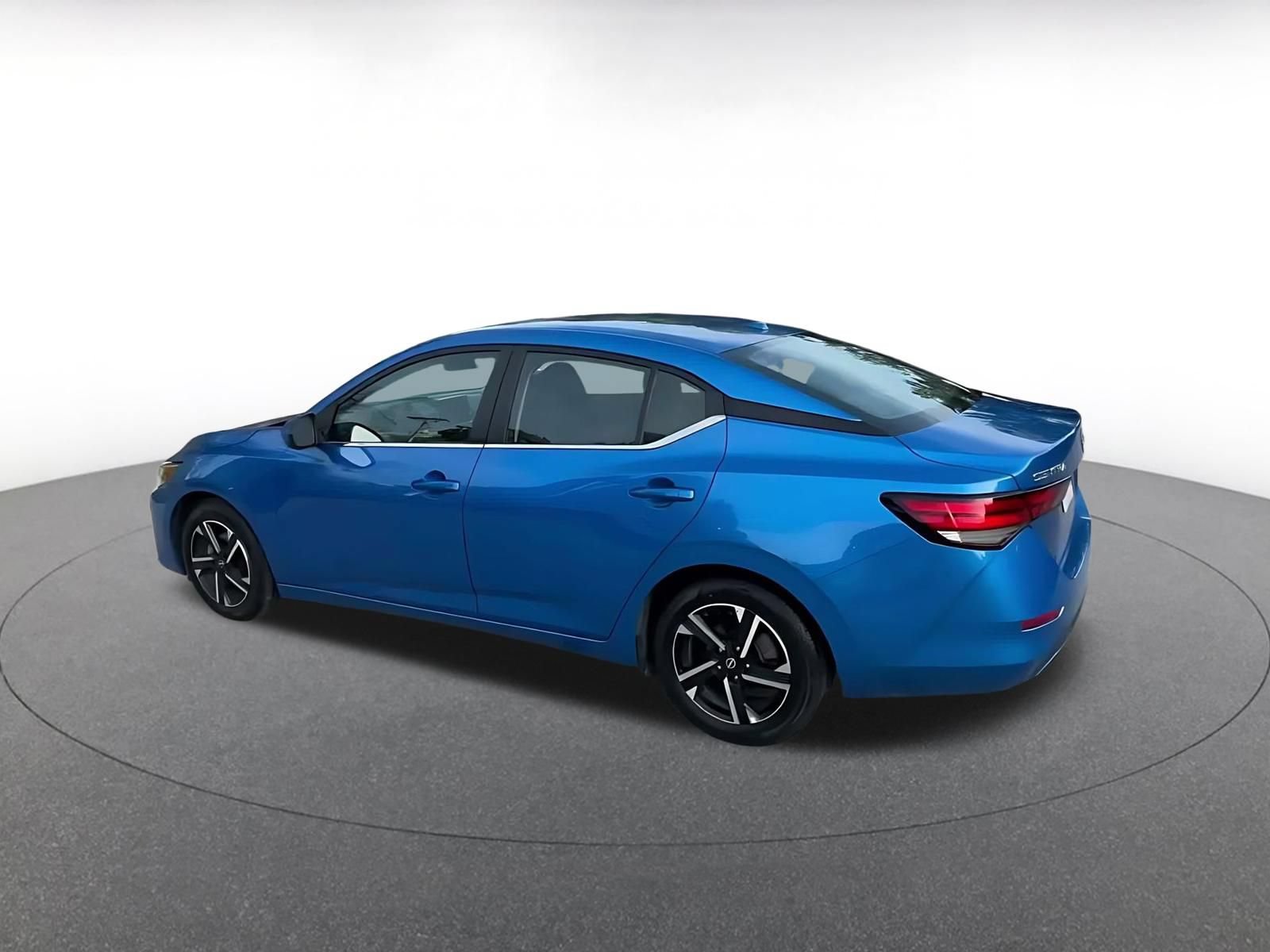Used 2025 Nissan Sentra SV FWD image 9