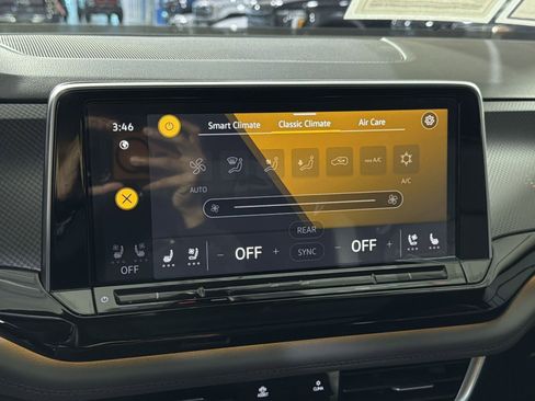 Used 2024 Volkswagen Atlas Peak Edition SEL AWD/4WD image 23