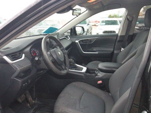 Used 2021 Toyota RAV4 LE AWD/4WD image 14