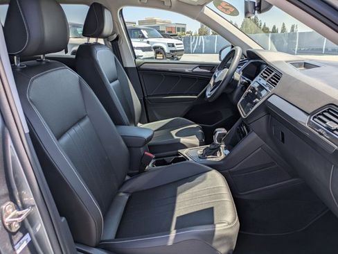 Used 2023 Volkswagen Tiguan SE FWD image 19