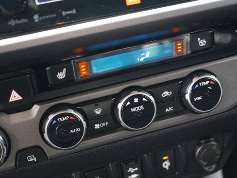 Used 2017 Toyota Tacoma TRD Off-Road AWD/4WD image 20
