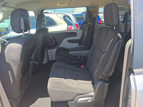 Used 2018 Dodge Grand Caravan SE w/ UConnect Hands-Free Group FWD image 13