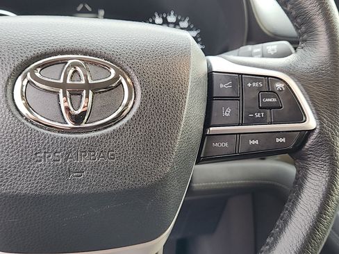 Certified 2023 Toyota Sienna XLE image 18