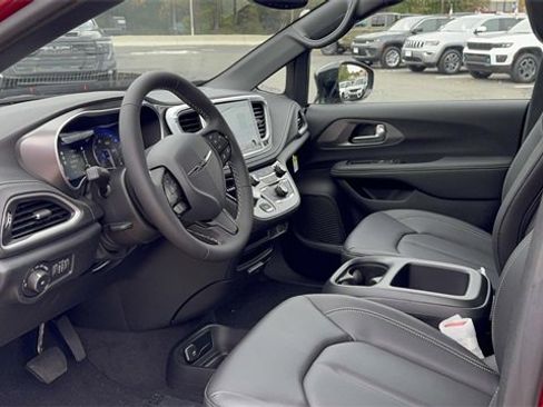New 2026 Chrysler Pacifica Select w/ S Appearance Package image 34