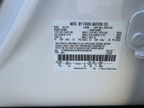Used 2024 Ford Explorer XLT w/ Equipment Group 202A AWD/4WD image 36