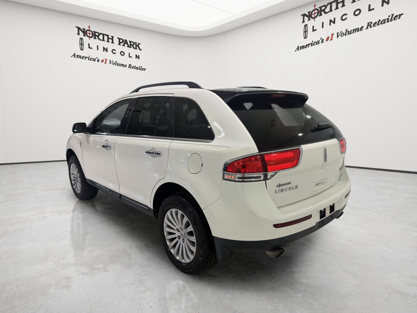 Used 2013 Lincoln MKX FWD w/ Wood Pkg image 3