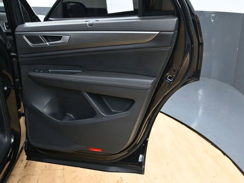 Used 2024 Volkswagen Atlas Cross Sport SE w/ Panoramic Sunroof Package FWD image 39