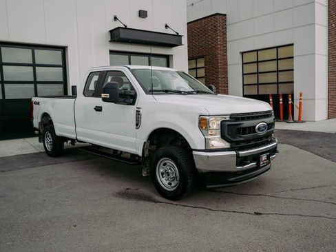 Used 2022 Ford F250 XL w/ Power Equipment Group image 4