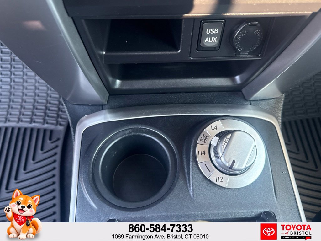 Used 2017 Toyota 4Runner SR5 AWD/4WD image 27