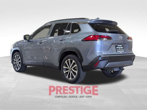 Used 2024 Toyota Corolla Cross XLE image 10
