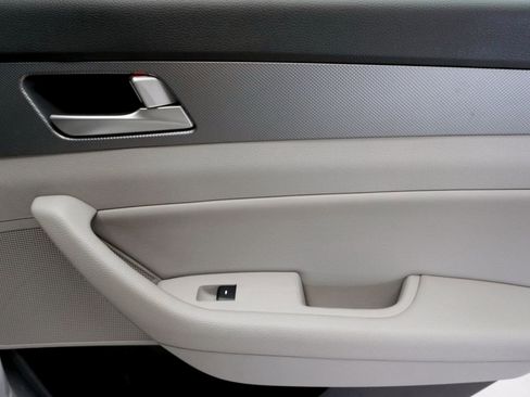 Used 2018 Hyundai Sonata SE FWD image 18