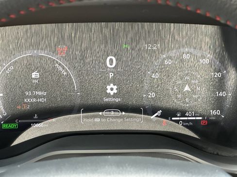 Used 2025 Toyota Sienna LE AWD/4WD image 18