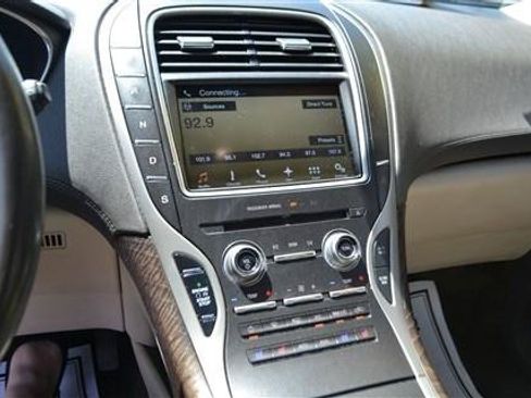 Used 2016 Lincoln MKX Reserve w/ Climate Package AWD/4WD image 16