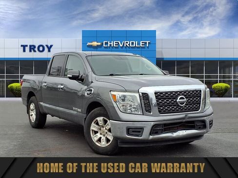 Used 2017 Nissan Titan SV image 1