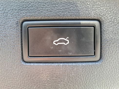 Certified 2022 Volkswagen Tiguan SE image 15