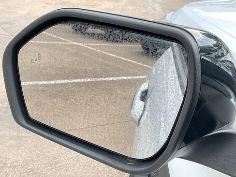 Used 2023 Ford Explorer Limited image 11