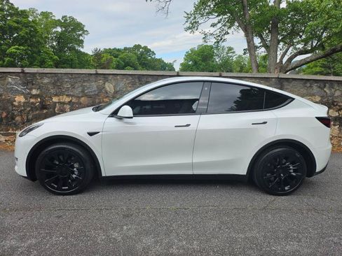 Used 2022 Tesla Model Y Long Range AWD/4WD image 8