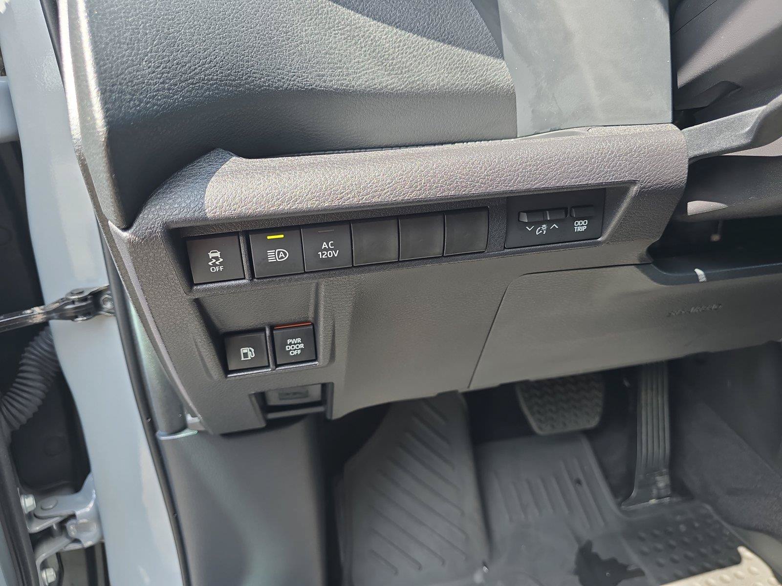 Used 2026 Toyota Sienna XLE Woodland Edition AWD/4WD image 25