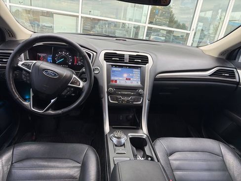 Used 2017 Ford Fusion SE w/ Fusion SE Technology Package FWD image 6