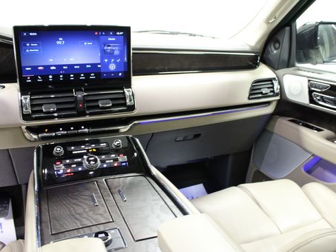 Used 2022 Lincoln Navigator Reserve image 20