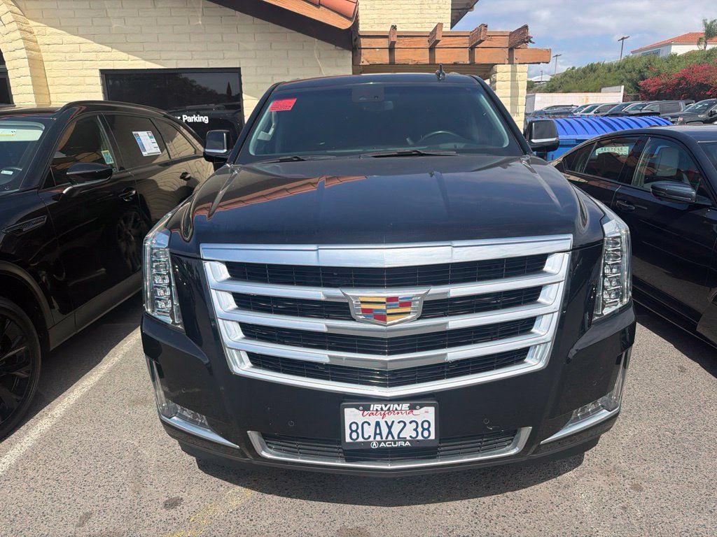 Used 2018 Cadillac Escalade Luxury RWD image 2