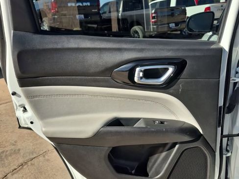 Used 2024 Jeep Compass Limited image 15