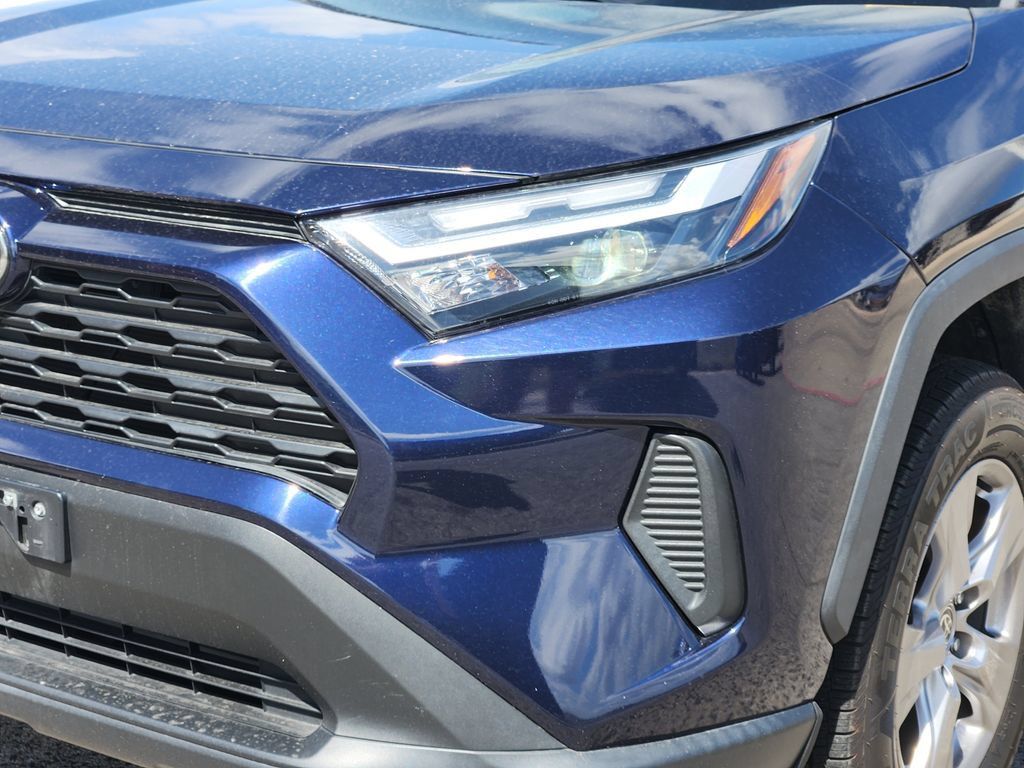 Used 2022 Toyota RAV4 XLE w/ Convenience Package FWD image 5