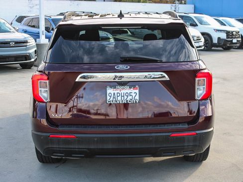 Used 2022 Ford Explorer XLT image 8