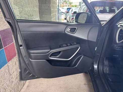 Used 2025 Kia Soul LX w/ LX Technology Package image 18