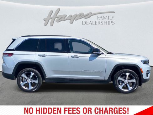 Used 2025 Jeep Grand Cherokee Limited w/ Luxury Tech Group II RWD image 2