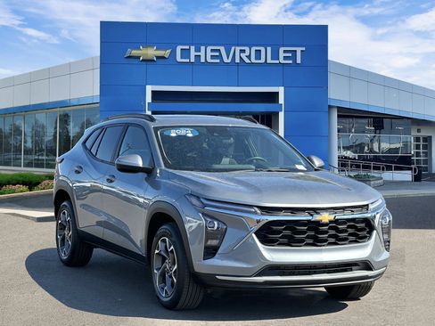 Certified 2024 Chevrolet Trax LT w/ Sunroof Package FWD image 6
