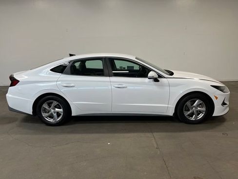 Used 2023 Hyundai Sonata SE FWD image 2