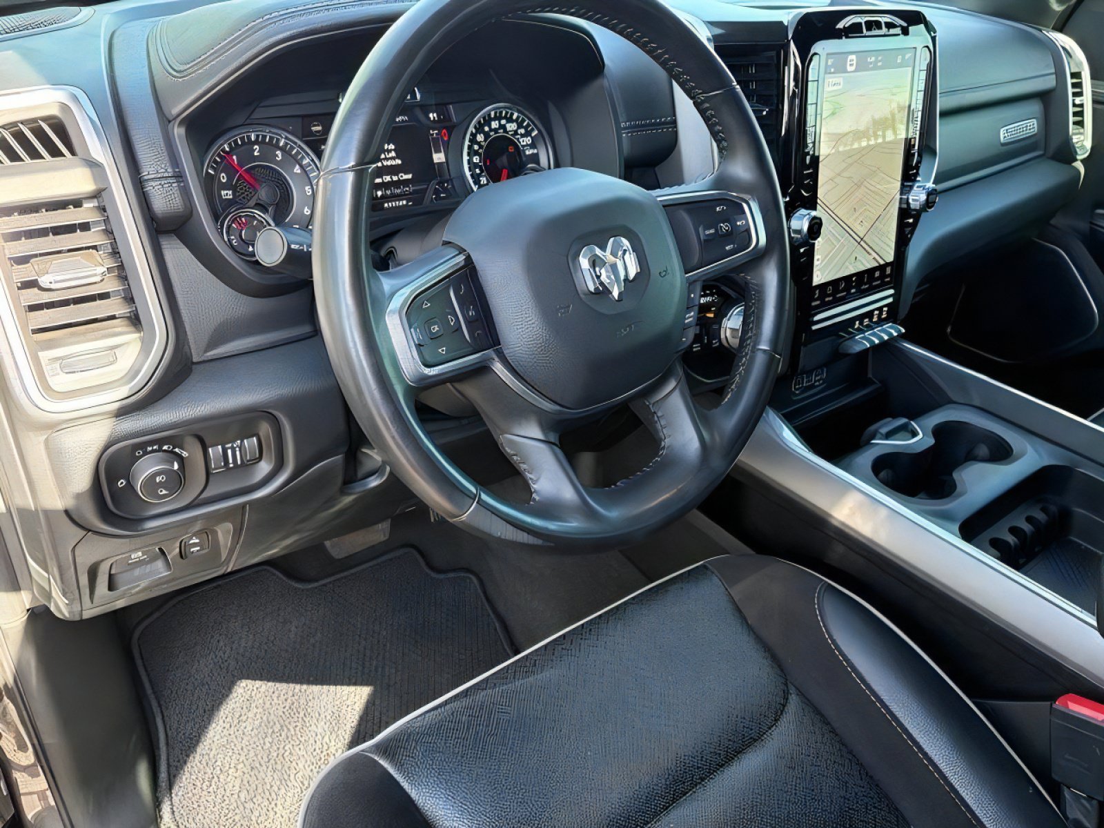 Used 2022 RAM 1500 Laramie w/ Sport Appearance Package AWD/4WD image 15