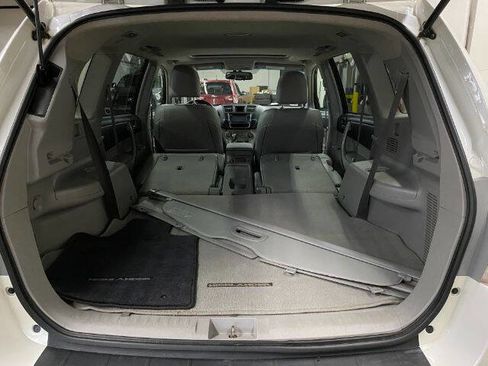 Used 2013 Toyota Highlander SE image 17