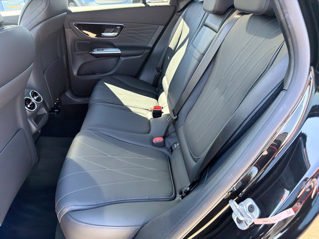 Used 2026 Mercedes-Benz GLC 300 4MATIC image 33