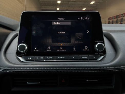 Used 2025 Nissan Rogue SV FWD image 29