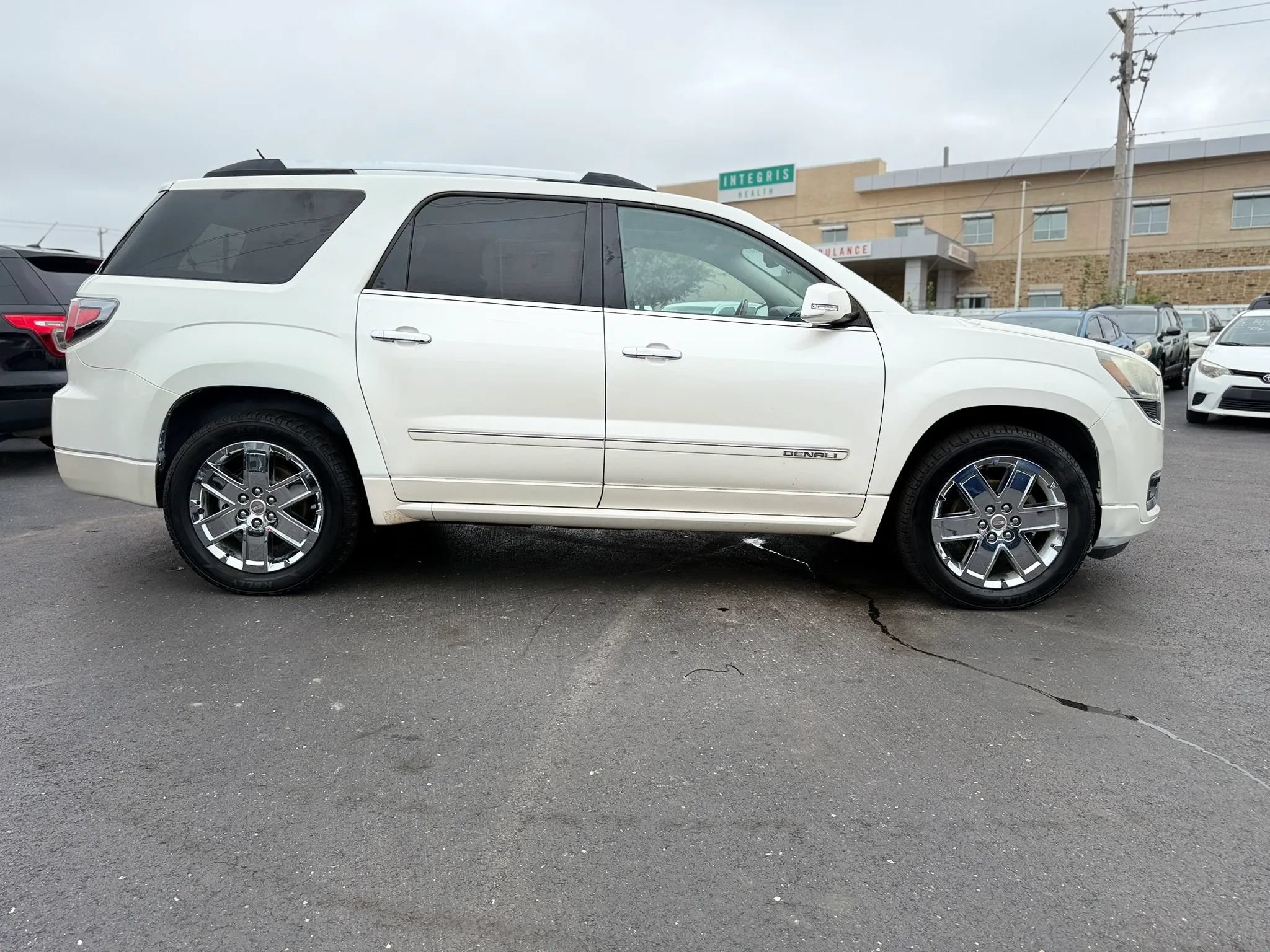 Used 2014 GMC Acadia Denali FWD image 2