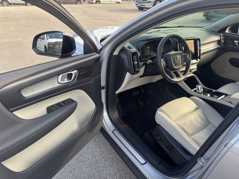 Used 2023 Volvo XC40 B5 Plus w/ Driver Assist Package AWD/4WD image 9