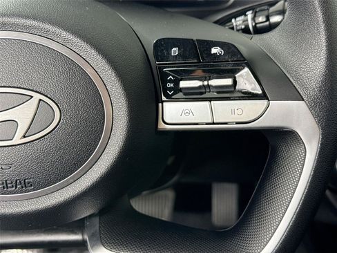 Used 2025 Hyundai Elantra Hybrid FWD image 16