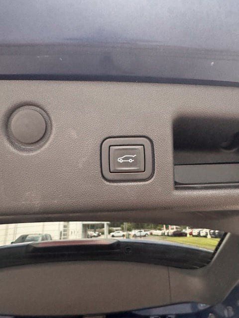 Used 2023 Chevrolet Equinox LT AWD/4WD image 10