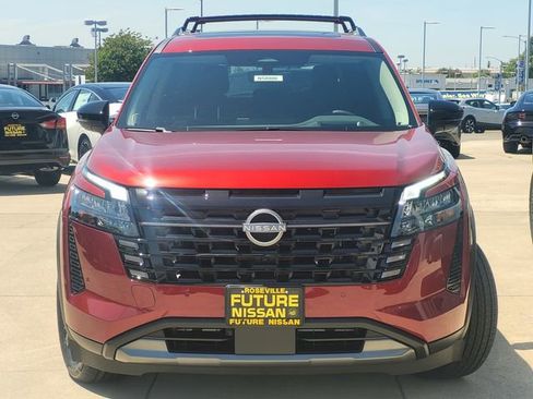 New 2026 Nissan Pathfinder Platinum AWD/4WD image 2