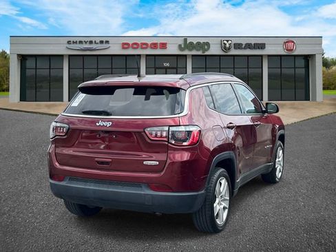 Used 2022 Jeep Compass Latitude image 3