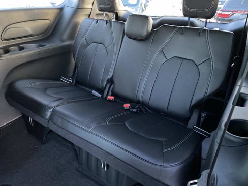 New 2026 Chrysler Pacifica Select image 7